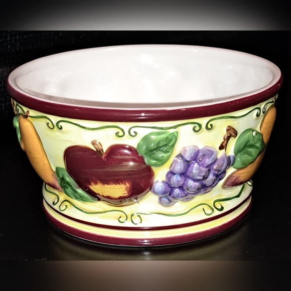 Williiams-Sonoma  Embossed Vegetables 4 3/4” Bowl - Picture 4 of 8